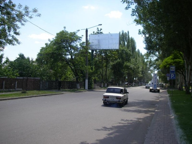 Щит 6x3,  Ул. Ткаченко - ул. Куйбышева, админ здания ДМЗ, гостиница"Реалто"